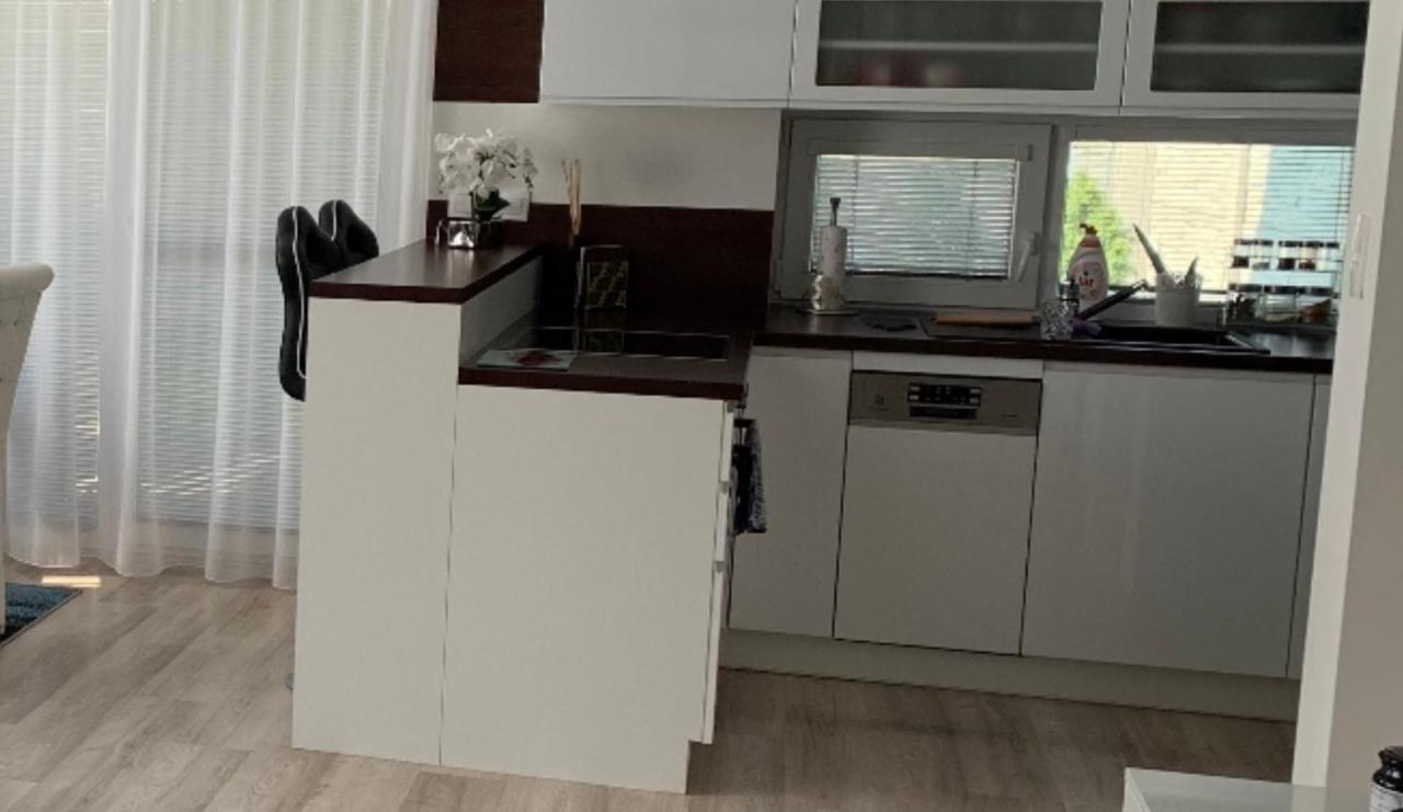 Appartamento Modern 2 Bed House Near Bratislava With Parking Rovinka Esterno foto