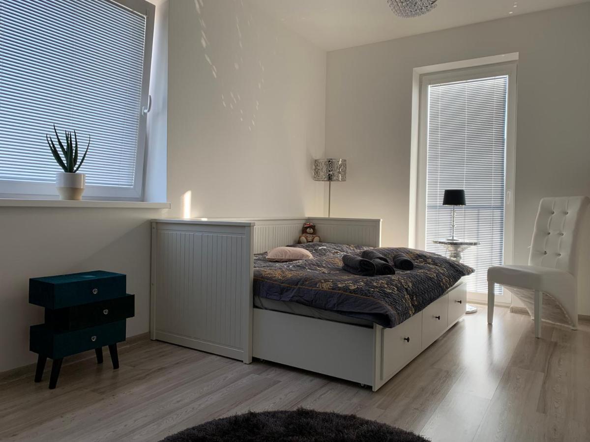 Appartamento Modern 2 Bed House Near Bratislava With Parking Rovinka Esterno foto